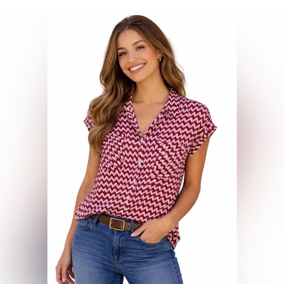 JACHS Girlfriend Tops - Jachs Girlfriend Burgundy Chevron Print Short Sleeve Button Front Blouse Sz L